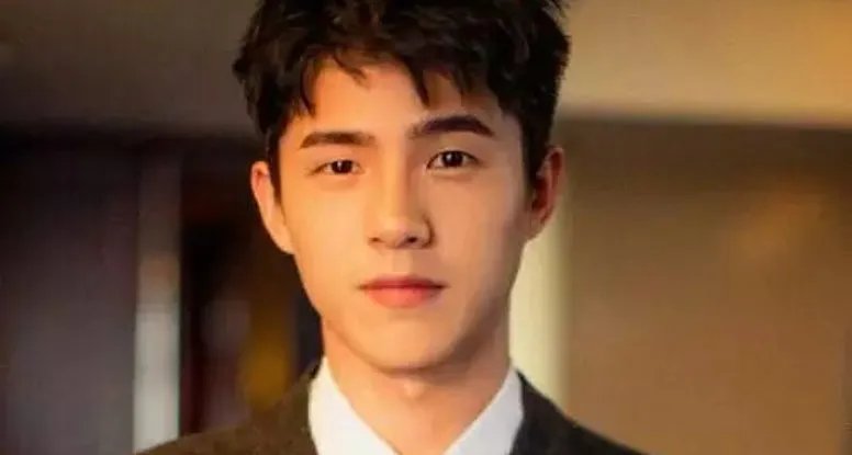 任何看待刘昊然处于好心给粉丝捐钱？