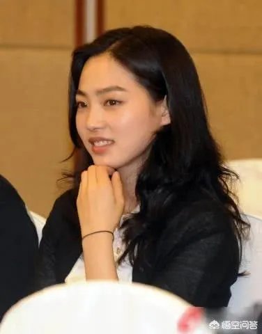 台球女神潘晓婷和车侑蓝,颜值都很高,两位女神谁更漂亮?