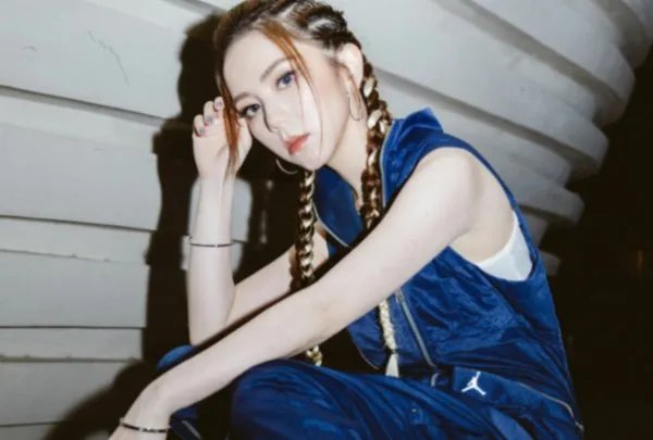 邓紫棋男友是谁？该男友是哪个行业的？