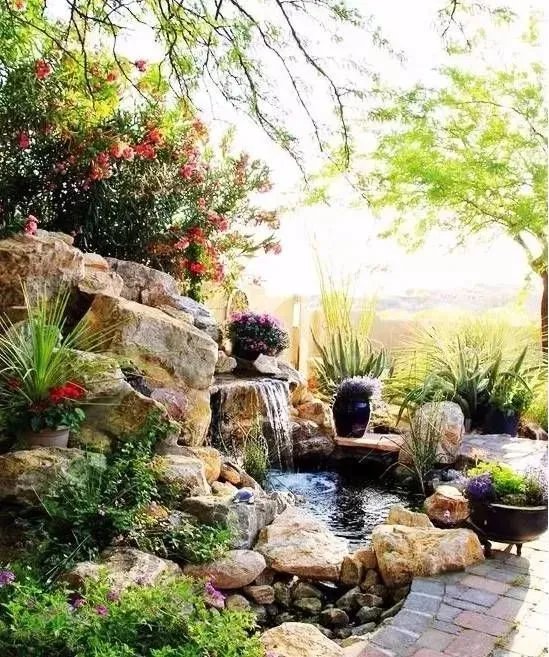 庭院里的这一方石头，历经千年，大有讲究