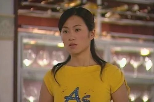 深夜高铁外放视频者求曝光，为何叶璇助其成功获关注却反而道歉？