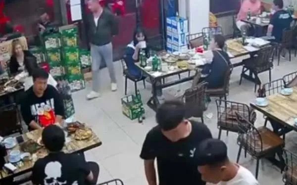唐山烧烤店打人事件引发热议,大家对此有哪些看法吗?