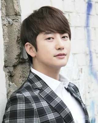 朴施厚近况公开 低调抵达澳门拍摄