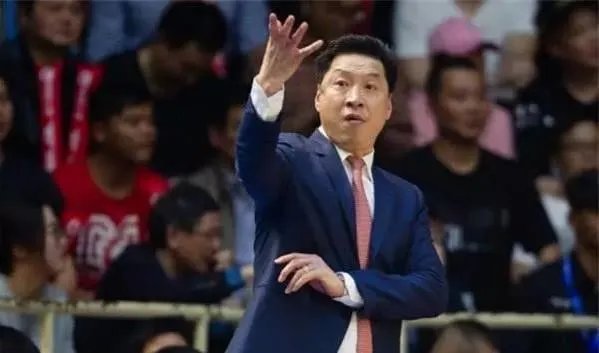 浙江广厦男篮主帅李春江是被球迷高估的教练吗？为什么？