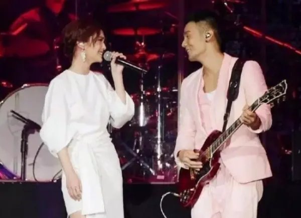 李荣浩和杨丞琳是如何认识的？