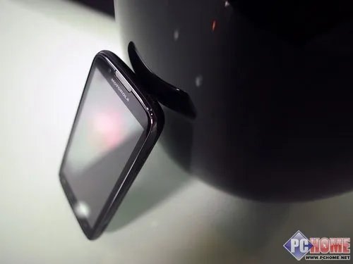 低调外观 摩托罗拉Atrix 2上手玩