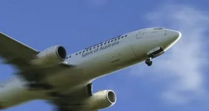 机长在飞行中身体不适，降落后身亡，飞行前相关人员需要做哪些检查？