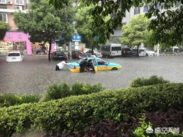 湖北宜昌特大暴雨，这才4月是不是今年夏天湖北雨水特别多？