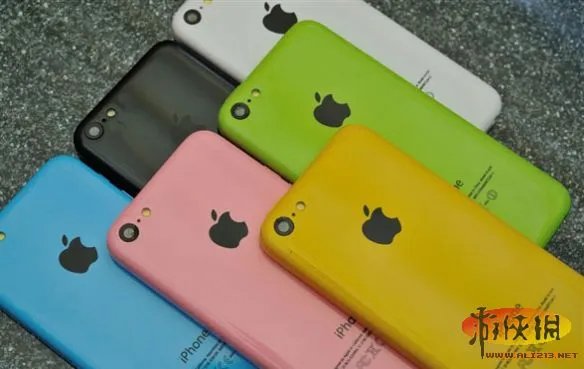 iPhone 5C第六色已正式现身 新全家福谍照公布
