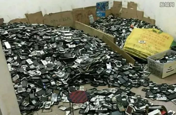 揭秘废旧手机提炼金子：一年产值达3000亿！