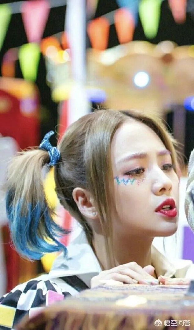 吴映洁为什么一直红不起来？她和炎亚纶有没有在一起？