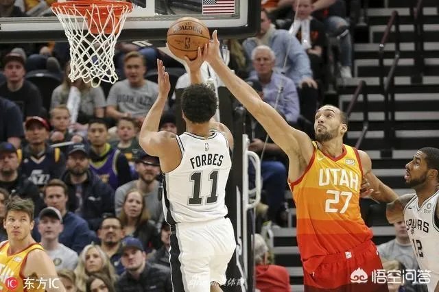 爵士125：105大胜马刺，送给对手四连败，德罗赞25分独木难支，你怎么看？