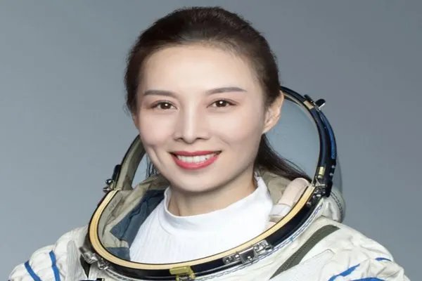 神十三航天员大型拆快递现场视频公布,这些货物是什么时候进入太空的?