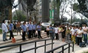 陕西咸阳一98年小伙误入传销当街抱交警求助，这件事给予我们什么警示？