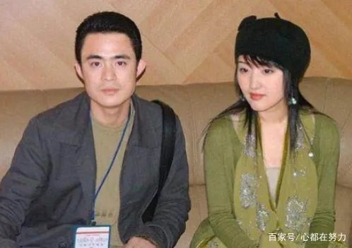 向华强花费百万请杨钰莹吃饭，赖文峰冲进去说：她是我的女人，发生了什么？