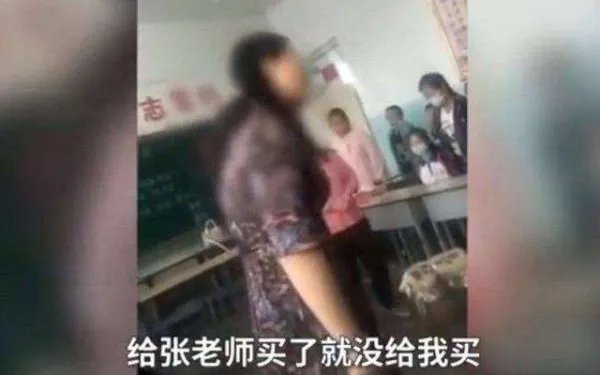 山西朔州谩骂学生教师被从25级降到1级，大家认为惩罚重了吗？