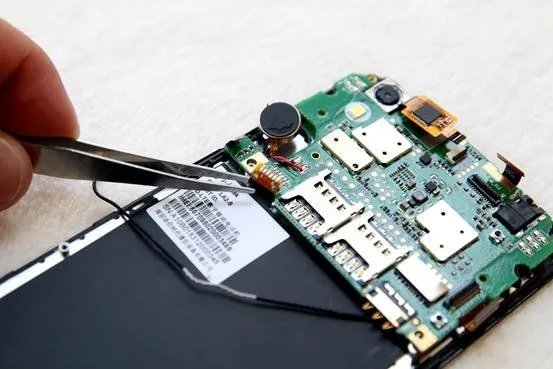 小辣椒国民手机拆机图解及详细点评