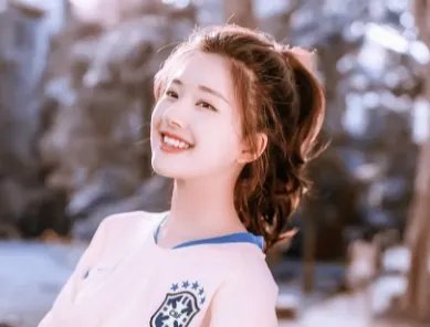 赵露思晒照与吴磊曾黎同框,眨眼放电尽显可爱一面,她在圈内有哪些好友?