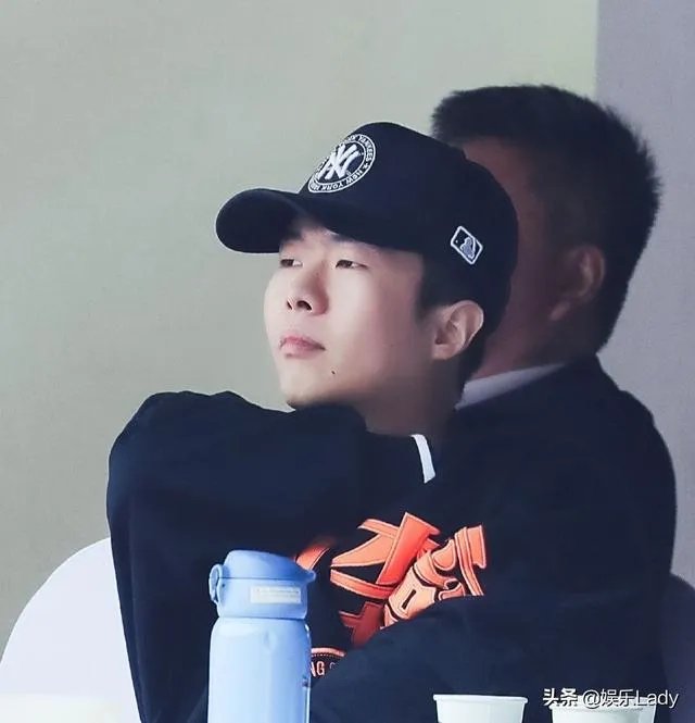 可以分享德云社私服照片吗？