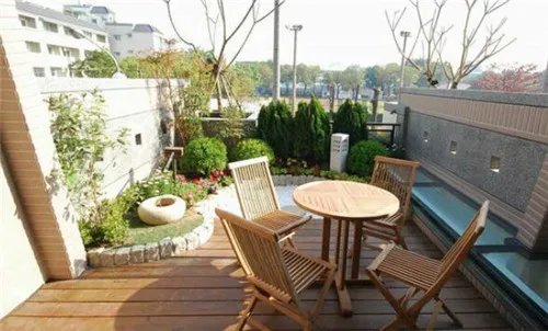 美式阳台装修效果图  小阳台变身空中小花园