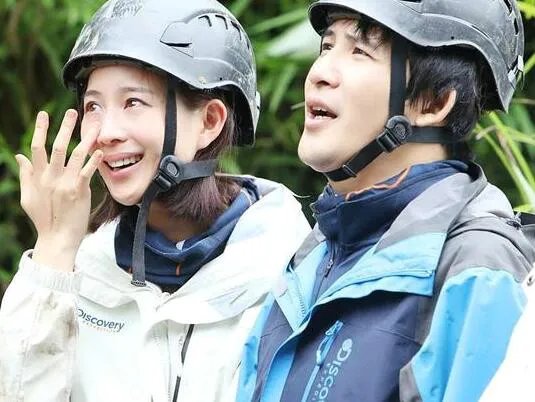 贝尔格里尔斯中国行人气高  清纯玉女韩雪被迫生吃蚯蚓