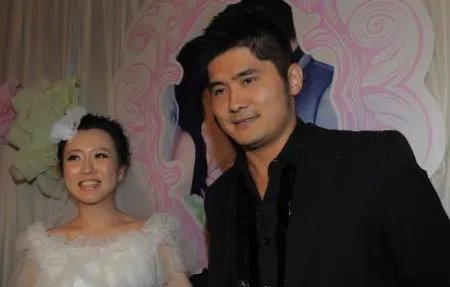 潘长江女婿身份曝光，背景大有来头，难怪女儿被称“潘十亿”，他女婿是谁？