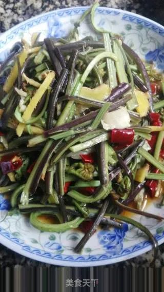 辣椒炒蕨菜