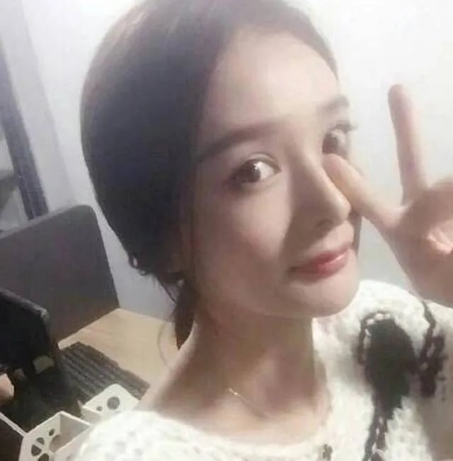 八张照片有七个是杨幂的替身，你能猜对了吗