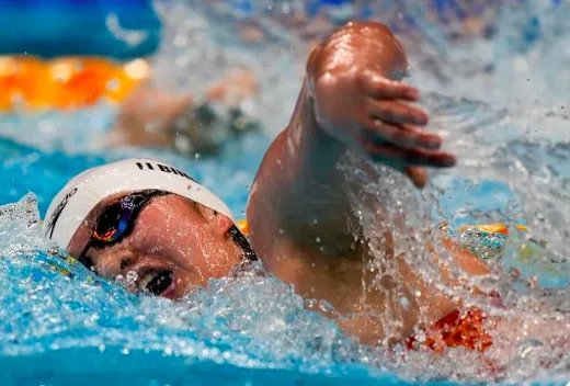 李冰洁女子400米自由泳以什么样的成绩摘铜？