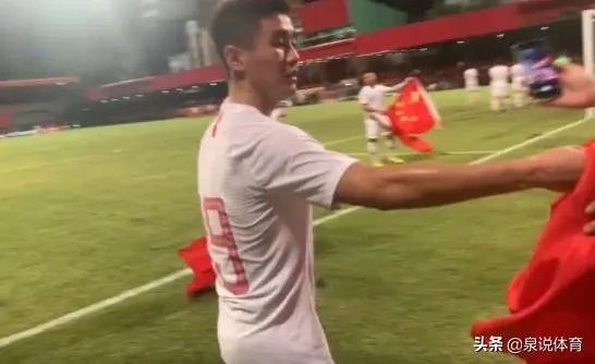 艾克森打进两个进球都与韦世豪有关，韦世豪是不是已成艾克森最好搭档？之后能在首发吗？