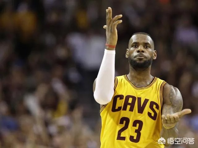 总决赛G1，怎么看裁判最后一次进攻犯规的吹罚，让骑士从天堂到地狱？