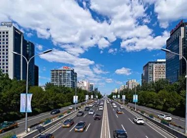 北京一小区内的女童被卷车底不幸身亡，谁将承担此次事故责任？