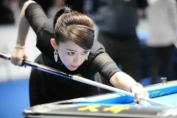 被称为台球女王的潘晓婷，除了颜值她的球技怎么样？