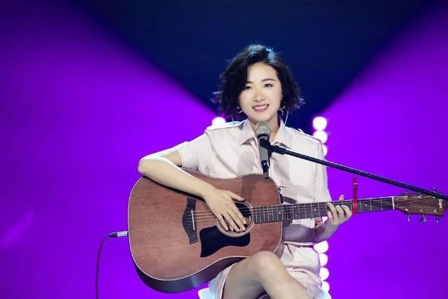 《乘风破浪的姐姐里面，为什么万茜那么受女明星的欢迎？