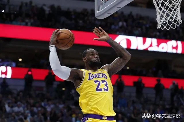 美媒爆出库兹马与前女友复合，并且坐在了斯台普斯场边，而球迷直呼太火辣，你怎么看？