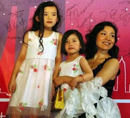 陈冲女儿照片曝光 甜美可爱似混血