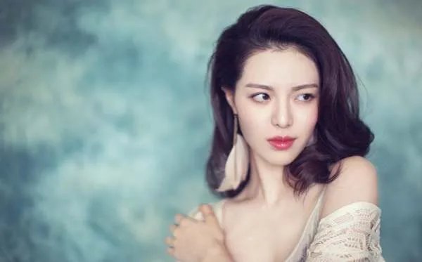 大家对钟楚曦的评论如何？