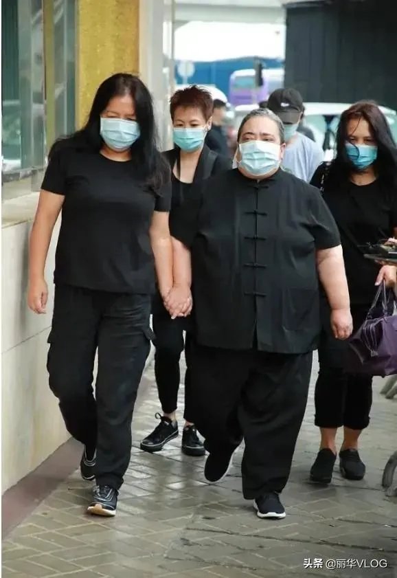 赌王原配长子女儿参加葬礼吗?