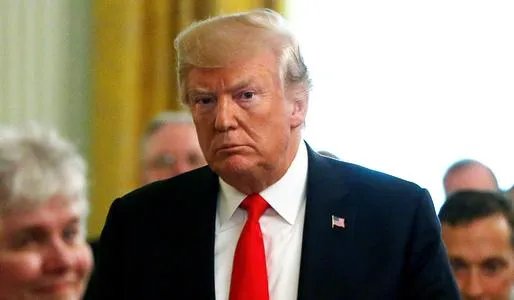 如何看待特朗普宣布特赦银行抢劫犯的做法呢？