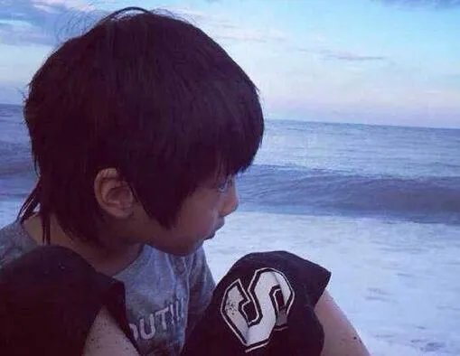 吴镇宇晒儿子吴费曼图片  眼睛受伤真相成罗生门