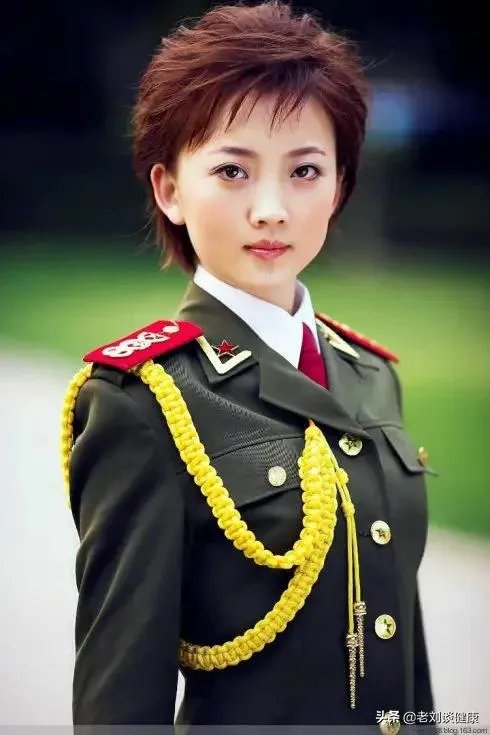 谁手机里有美女美景图片，能不能分享让大家看看？