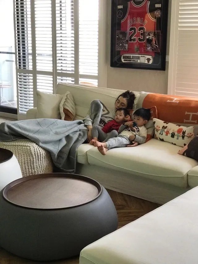 周杰伦气哭,同是养两孩为嘛范玮琪的豪宅还那么仙