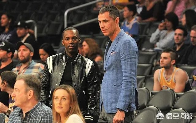 卢克沃顿正式下课了，那么谁会成为紫金军团的主帅？不会又是泰伦卢吧？