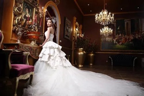 西式婚纱照图片大全  拍婚纱照怎么笑好看