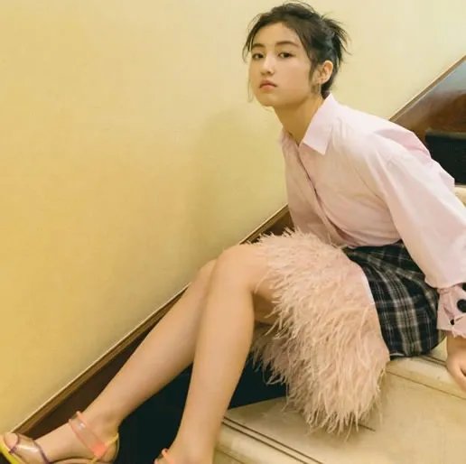 张子枫八卦罕见短裙照曝光:张子枫短裙颜值令人心动