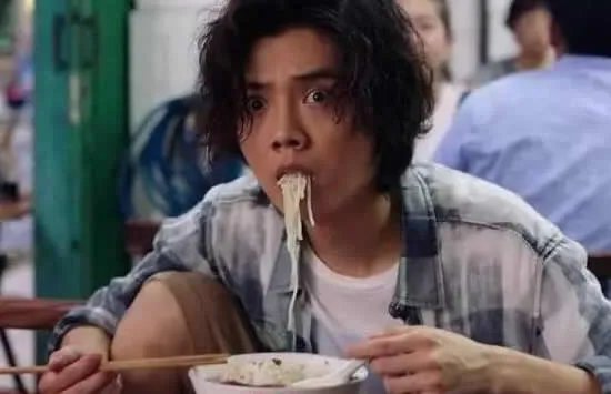 鹿晗给战队成员买手机 鹿晗的《穿越火线》好看吗