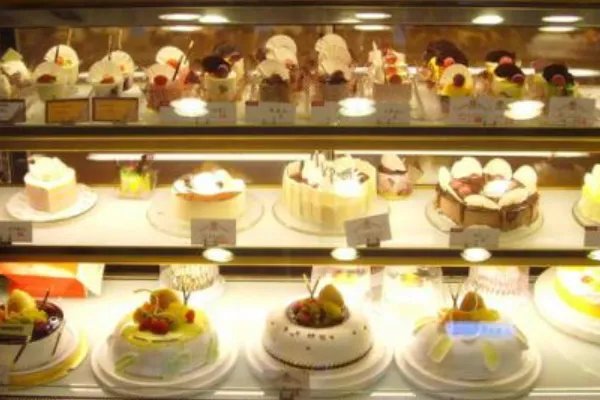 蛋糕店的利润与风险分别是怎么样的？