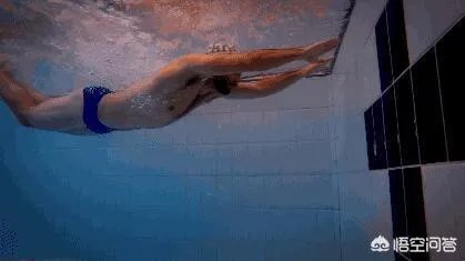 游泳掉头技巧图解？