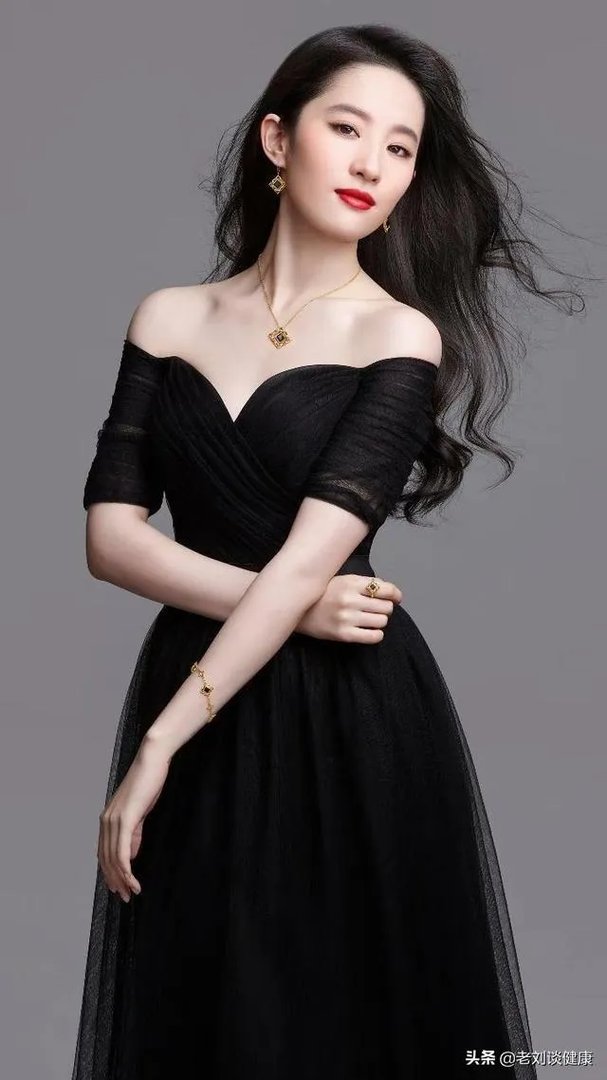 谁手机里有美女美景图片，能不能分享让大家看看？