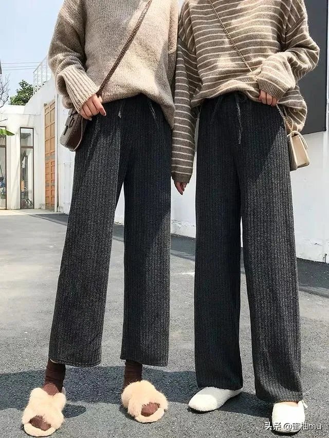 请问美女们阔腿长裤应该配什么上衣？